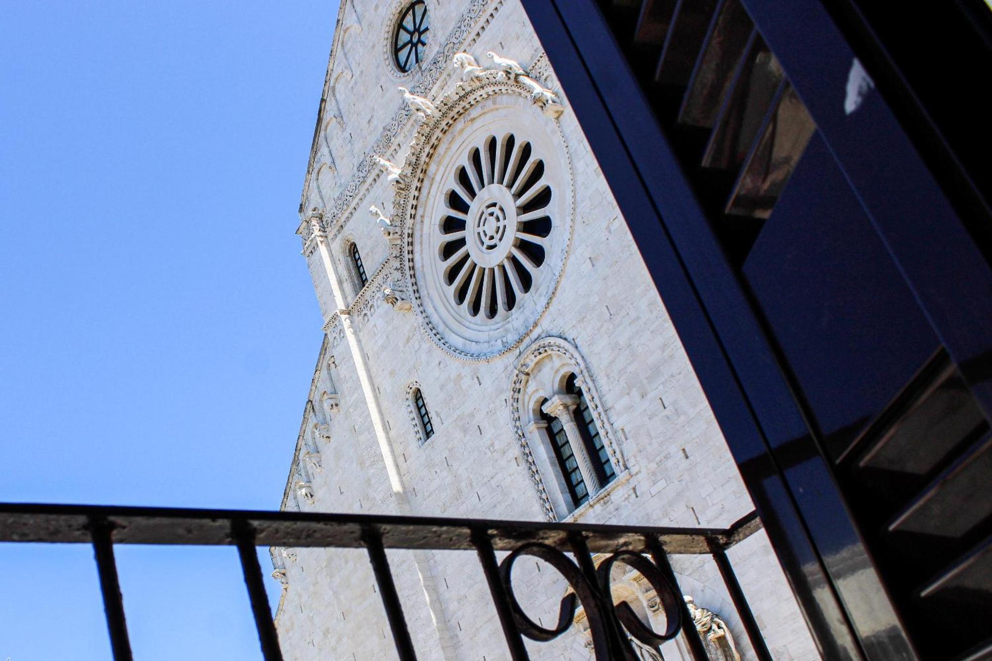 Vista Cattedrale - Super Attico Nel Centro Storico バーリ エクステリア 写真